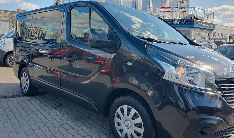 Second-hand Renault Trafic Expression 125 CP (91 kW) 2016 Negru Monovolum