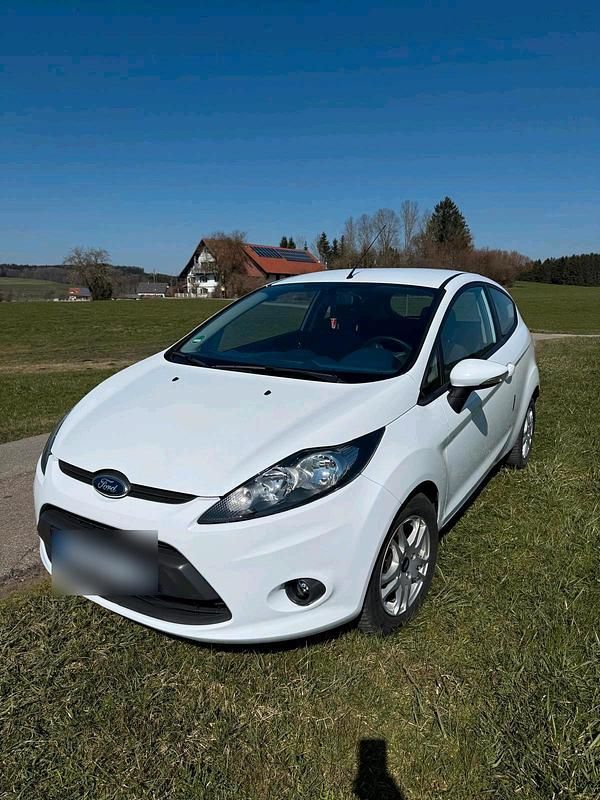 Gebraucht Ford Fiesta 60 PS (44 kW) 2010 Weiß Kleinwagen