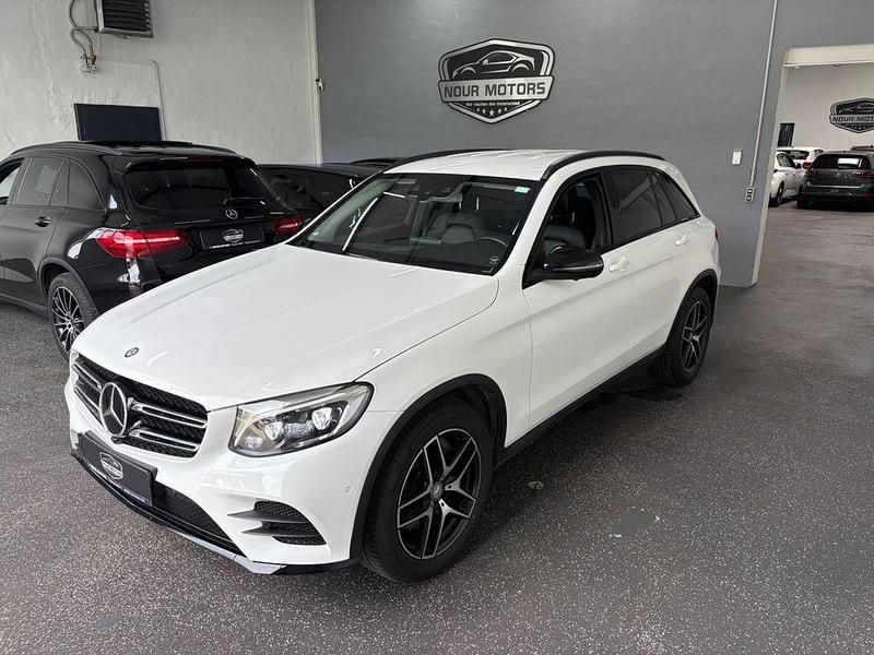 Weiß Gebraucht 2016 Mercedes GLC250 AMG line SUV | 19.995 € (Fairer Preis) - Bild 1/4
