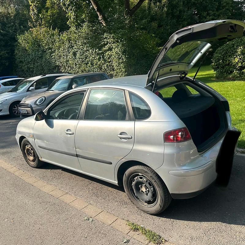 Silber Gebraucht 2006 Seat Ibiza Limousine | 350 € (Superpreis) - Bild 1/4