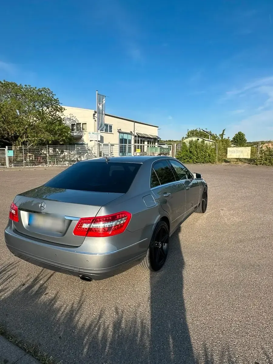 Gebraucht Mercedes E350 231 PS (169 kW) 2009 Grau Limousine