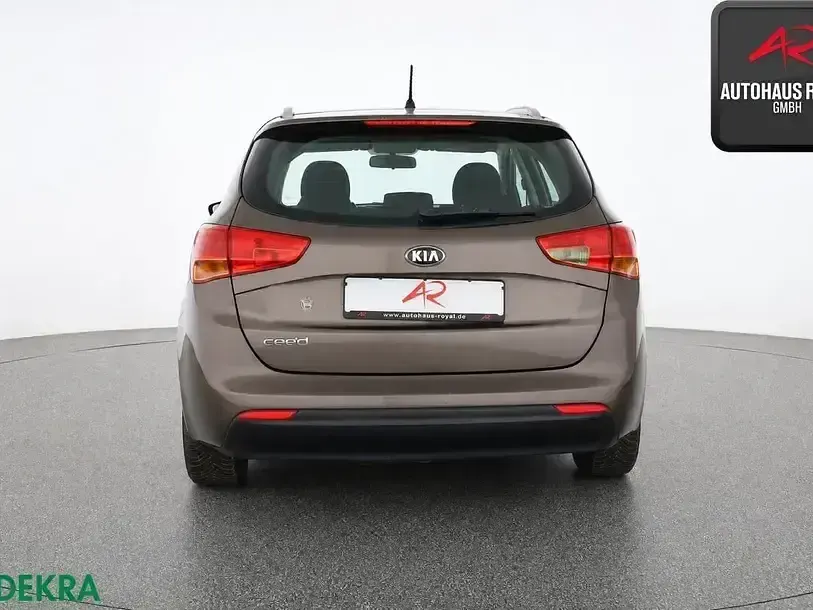 Gebraucht Kia Ceed Sportswagon 99 PS (72 kW) 2012 Sandbeige Kombi