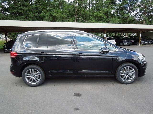 Neu VW Touran 150 PS (110 kW) 2025 Schwarz Van / Kleinbus