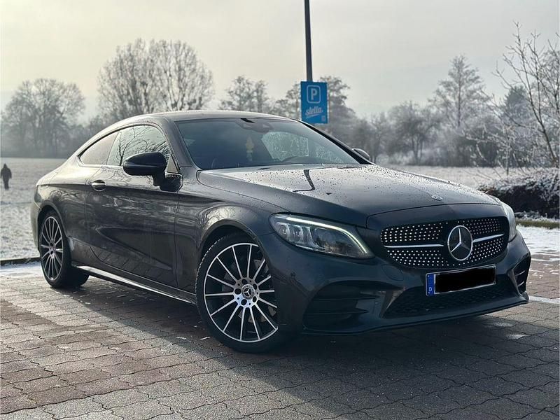 Schwarz Gebraucht 2020 Mercedes C300 AMG line Coupé | 25.500 € (Superpreis) - Bild 1/4