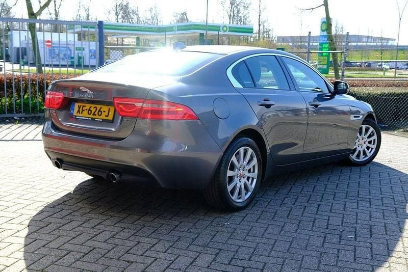 Gebraucht Jaguar XE Prestige 200 PS (147 kW) 2018 Grau Limousine