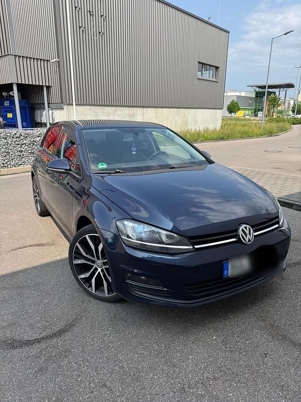 Blau Gebraucht 2015 VW Golf VII Limousine | 10.500 € - Bild 1/4