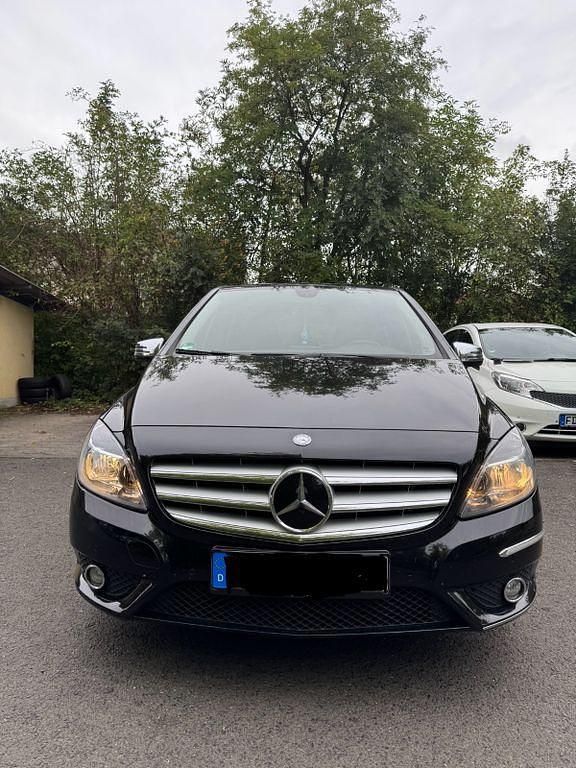 Schwarz Gebraucht 2013 Mercedes B220 Van / Kleinbus | 13.000 € (Fairer Preis) - Bild 1/4