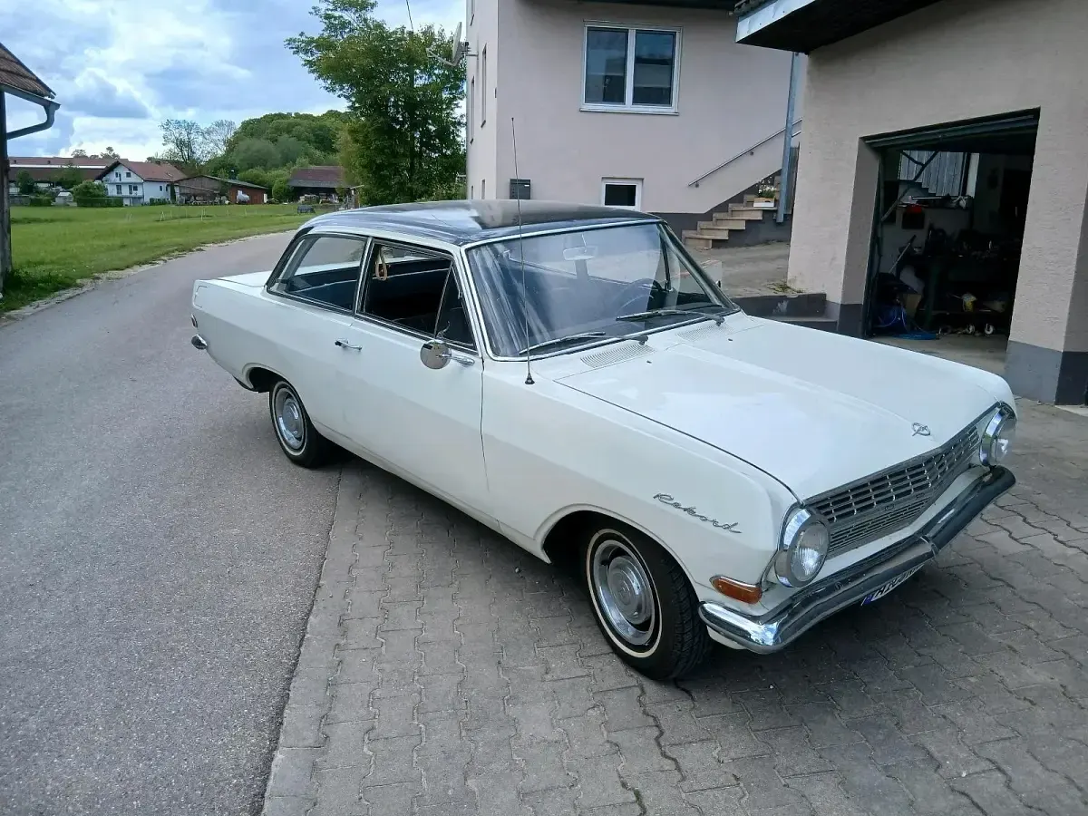Używany Opel Rekord 60 KM (44 kW) 1963 Biały Sedan/Limuzyna