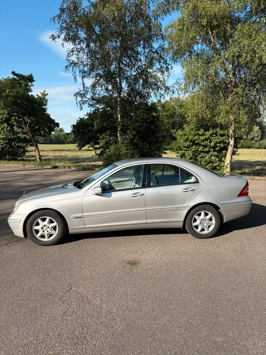 Gebraucht Mercedes C180 142 PS (104 kW) 2003 Silber Limousine