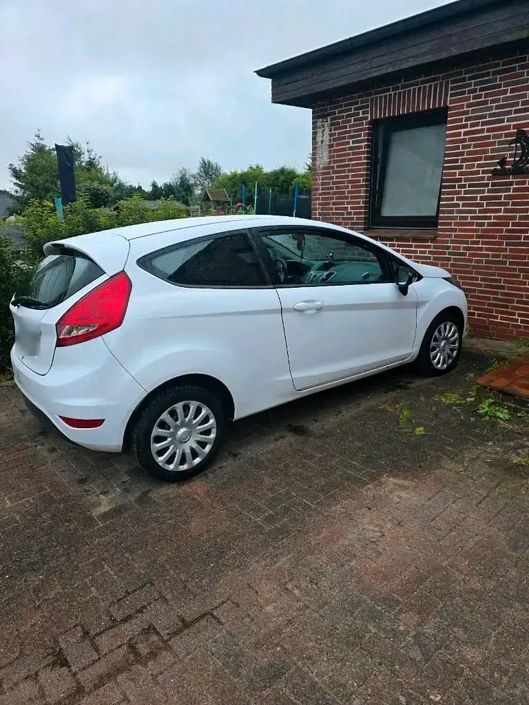 Gebraucht Ford Fiesta 60 PS (44 kW) 2010 Weiß Limousine