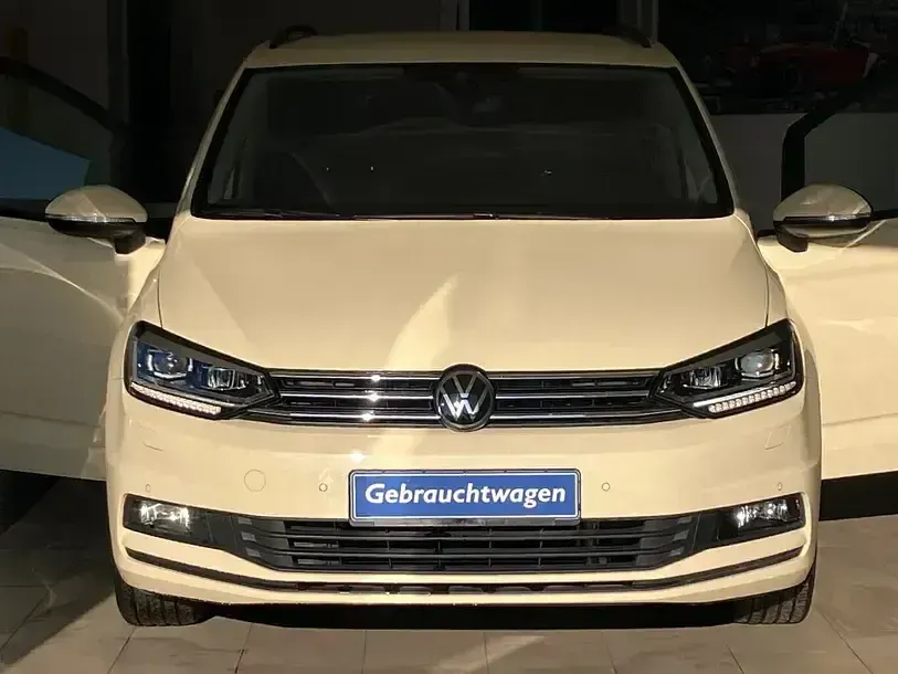 Gebraucht VW Touran 150 PS (110 kW) 2025 Hellelfenbein Van / Kleinbus