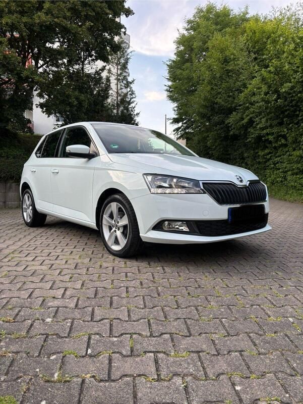 Weiß Gebraucht 2018 Skoda Fabia Kleinwagen | 7.980 € (Guter Preis) - Bild 1/4