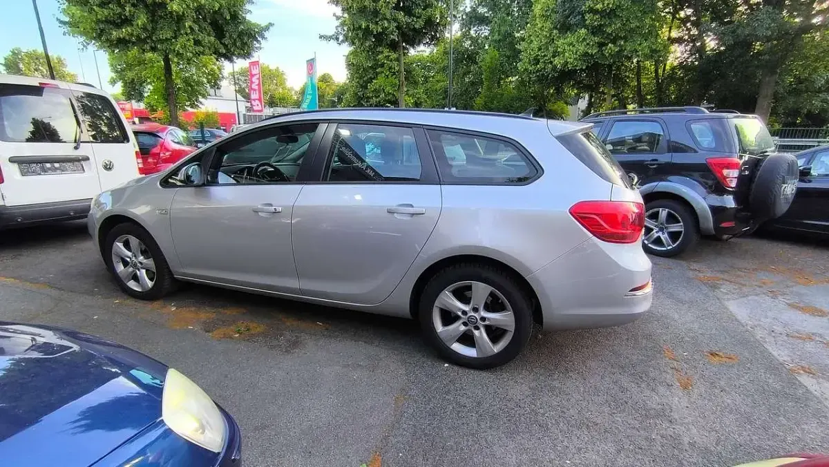 Gebraucht Opel Astra Style 110 PS (80 kW) 2015 Argon silber/ice silver (m2) Kombi