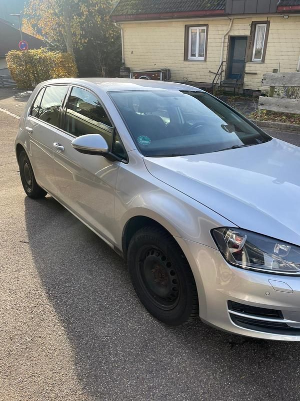 Silber Gebraucht 2013 VW Golf VII Comfortline Limousine | 6.200 € (Superpreis) - Bild 1/4