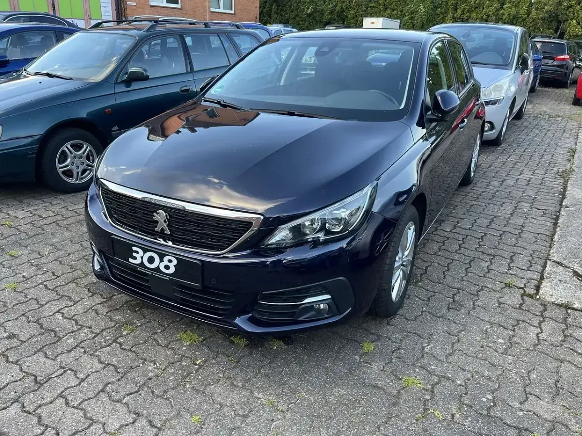 Gebraucht Peugeot 308 Active 110 PS (80 kW) 2019 Encreblau oder dark blu Limousine