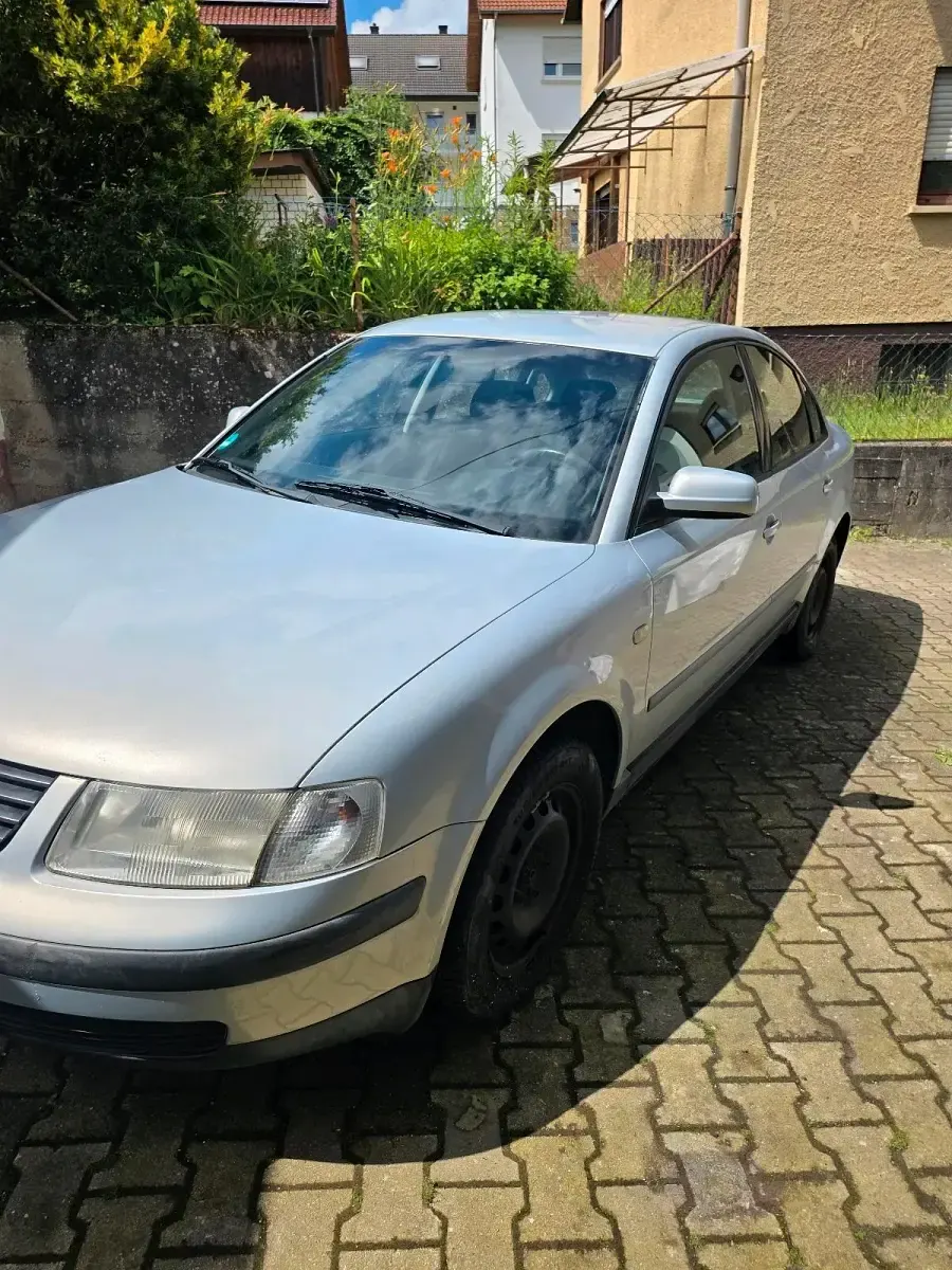 Gebraucht VW Passat 100 PS (73 kW) 1999 Silber Limousine