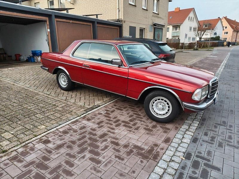 Gebraucht Mercedes 280 185 PS (136 kW) 1979 Rot Coupé