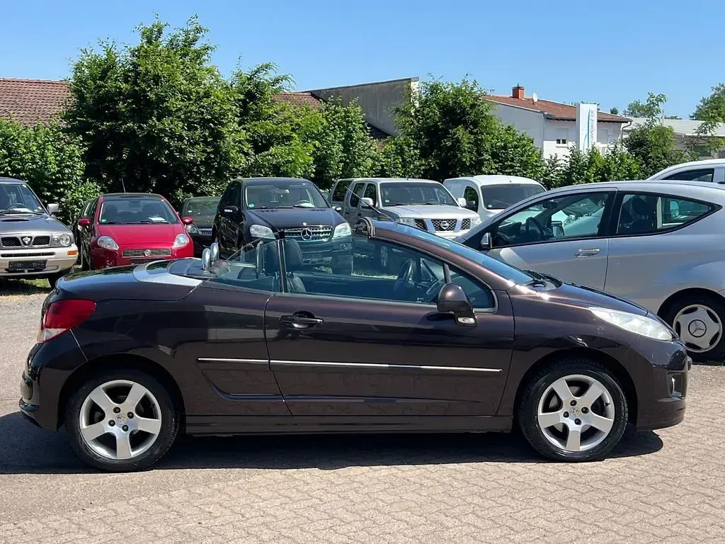 Gebraucht Peugeot 207 CC Platinum 120 PS (88 kW) 2011 Braun Cabrio