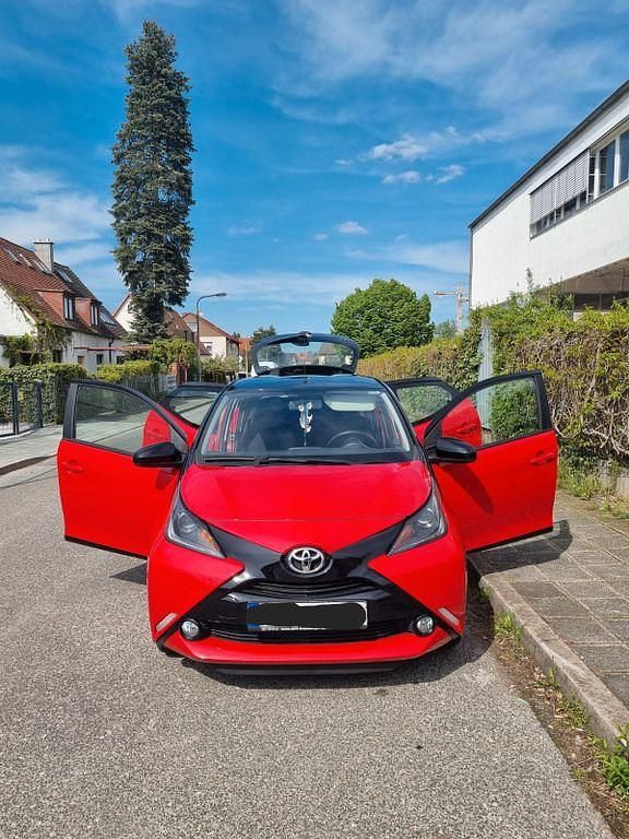 Rot Gebraucht 2017 Toyota Aygo X-cite Kleinwagen | 7.900 € (Guter Preis) - Bild 1/4