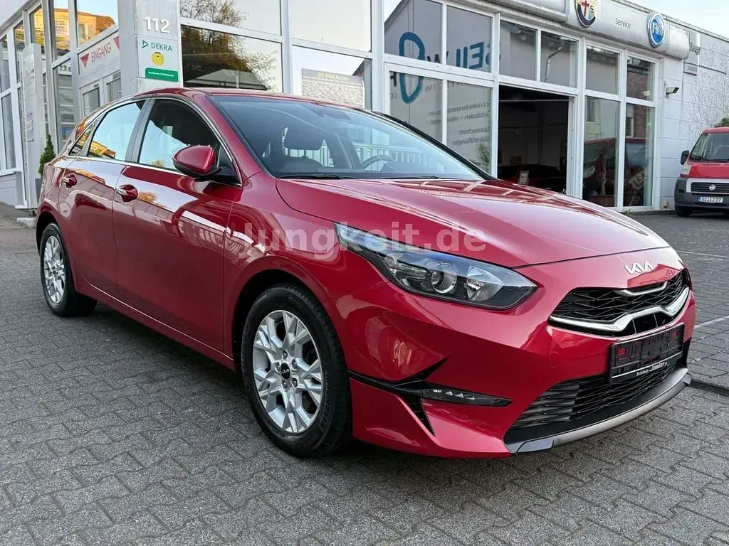 Używany Kia Ceed Edition 7 120 KM (88 kW) 2022 Czerwony Hatchback