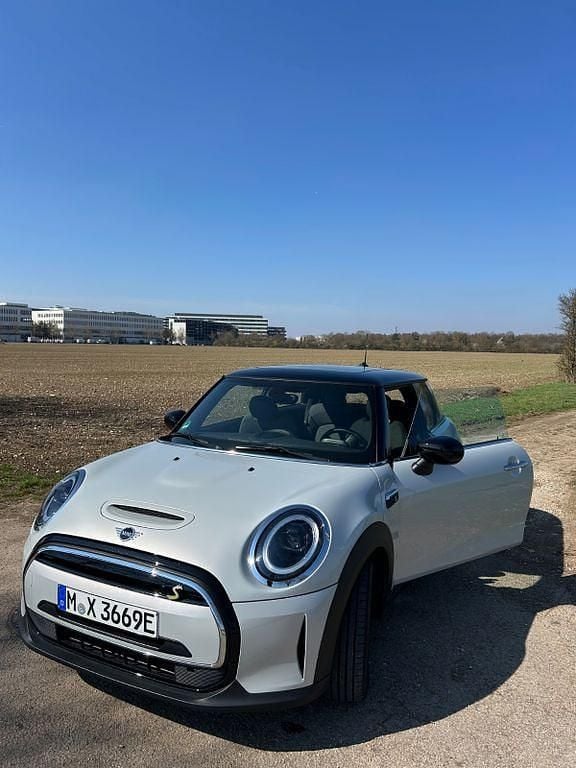 Grau Gebraucht 2022 Mini Cooper SE Classic Kleinwagen | 16.900 € (Fairer Preis) - Bild 1/4