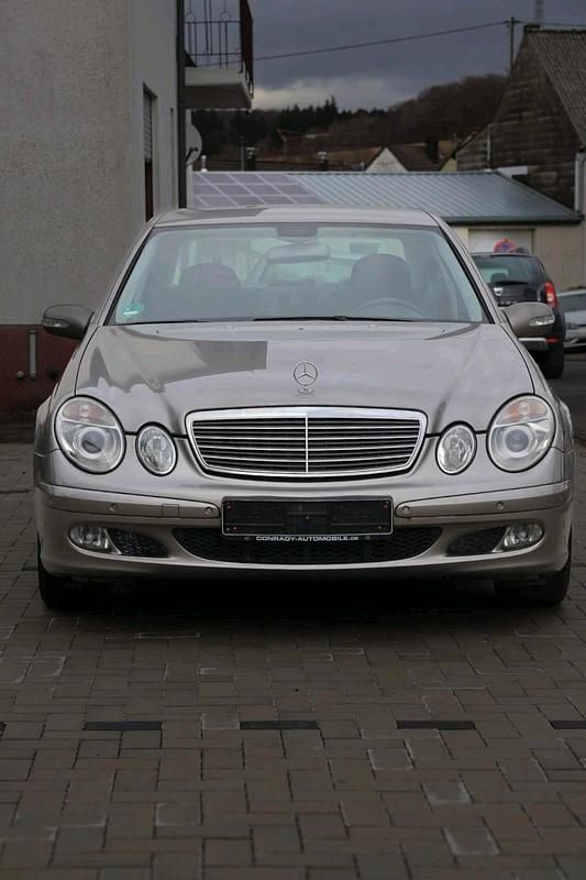 Gebraucht Mercedes E220 150 PS (110 kW) 2005 Grau Limousine