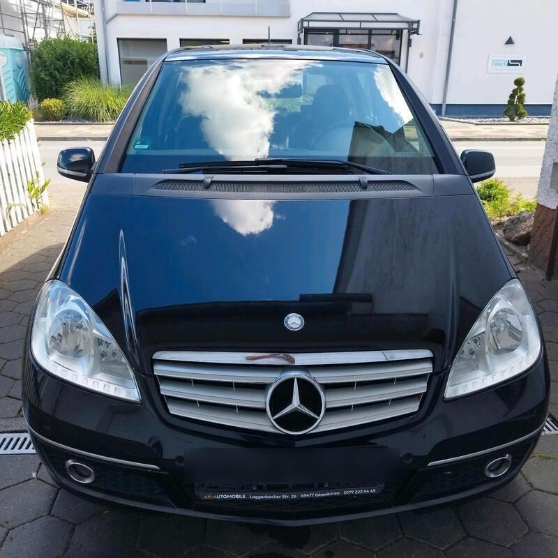 Schwarz Gebraucht 2012 Mercedes A180 Limousine | 3.350 € - Bild 1/4