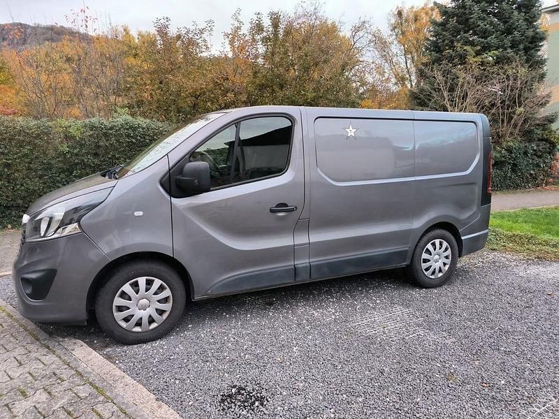 Grau Gebraucht 2016 Opel Vivaro Van | 16.600 € (Fairer Preis) - Bild 1/4