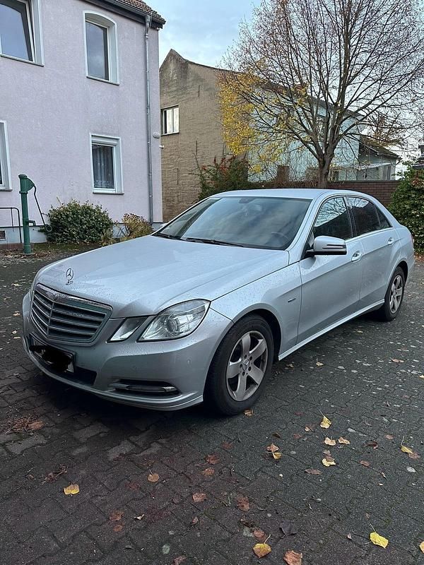 Gebraucht Mercedes E200 2012 Silber Limousine