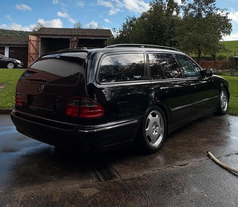 Schwarz Gebraucht 2000 Mercedes E320 Avantgarde Kombi | 3.500 € (Superpreis) - Bild 1/4