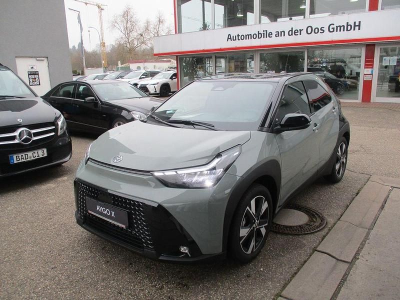 Grau Neu 2025 Toyota Aygo X SUV | 25.890 € (Etwas zu teuer) - Bild 1/4