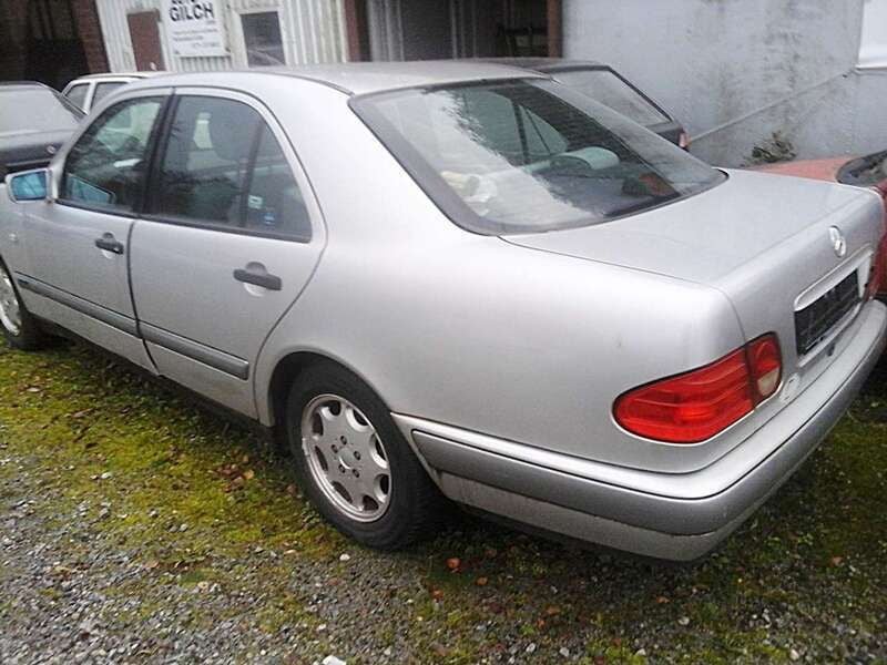 Silber Gebraucht 1997 Mercedes E200 Classic Limousine | 1.600 € (Superpreis) - Bild 1/4