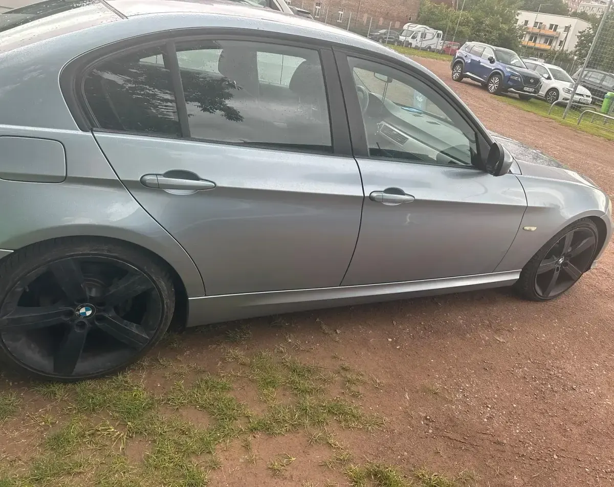 Gebraucht BMW 320 177 PS (130 kW) 2010 Grau Limousine