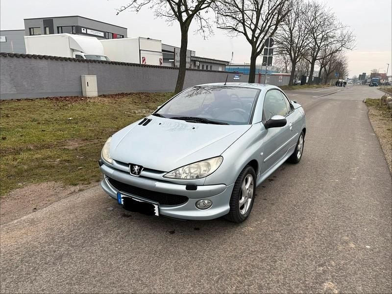 Gebraucht Peugeot 206 CC 109 PS (80 kW) 2003 Blau Cabrio