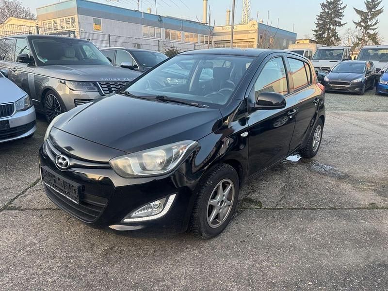 Gebraucht Hyundai i20 Edition 75 PS (55 kW) 2013 Schwarz Kleinwagen