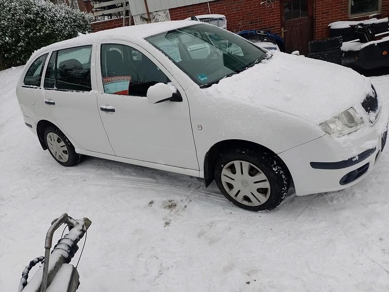 Weiß Gebraucht 2007 Skoda Fabia Kombi | 450 € (Guter Preis) - Bild 1/4