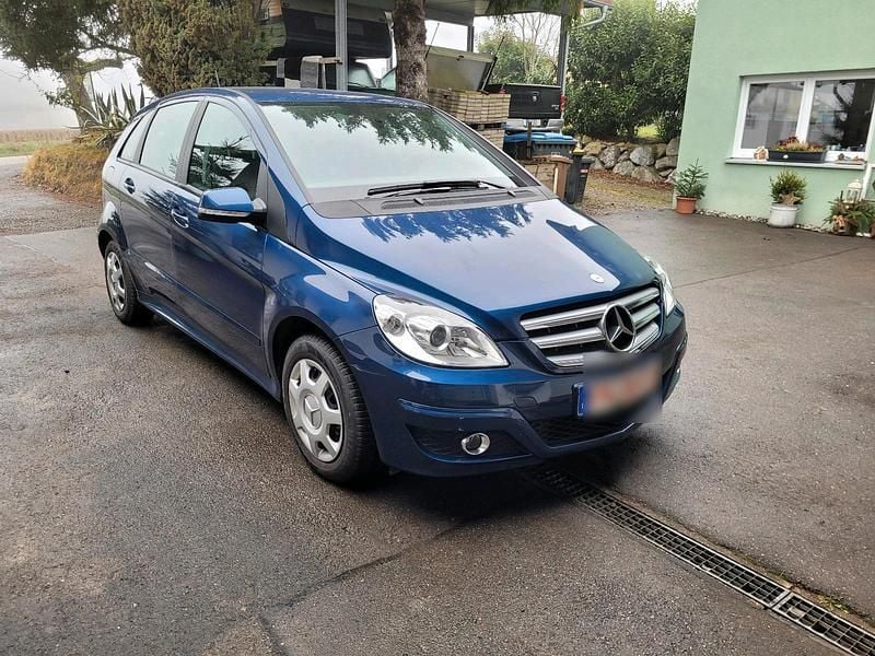 Blau Gebraucht 2009 Mercedes B160 Van / Kleinbus | 8.450 € (Fairer Preis) - Bild 1/4