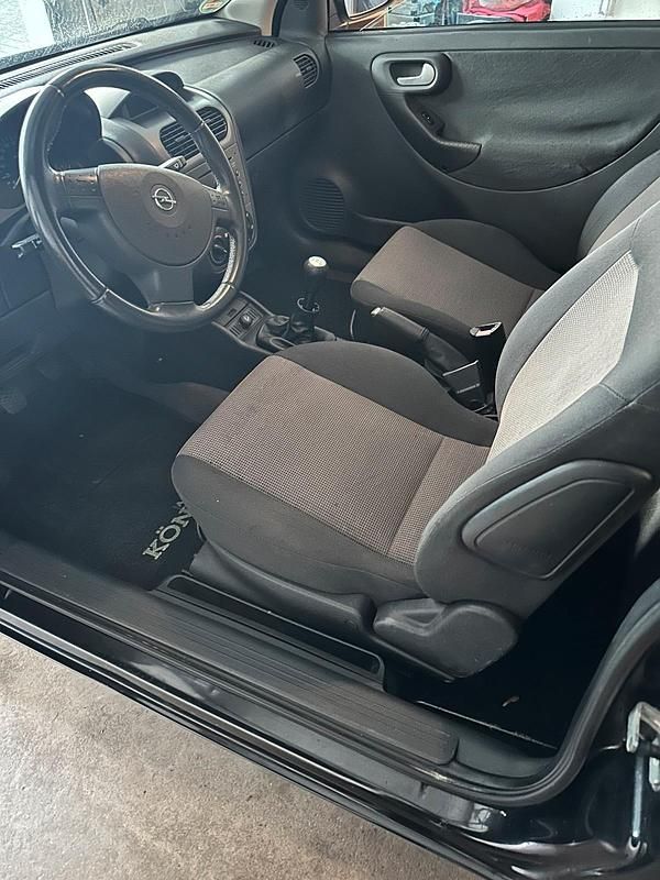 Usata Opel Corsa 80 CV (58 kW) 2004 Nero Utilitaria