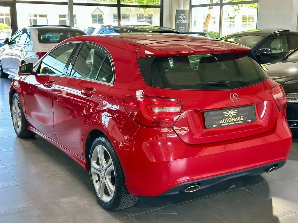 Gebraucht Mercedes A180 109 PS (80 kW) 2014 Rot Limousine