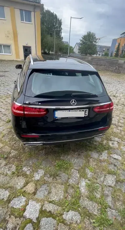 Używany Mercedes E300 320 KM (235 kW) 2021 Czarny Sedan/Limuzyna