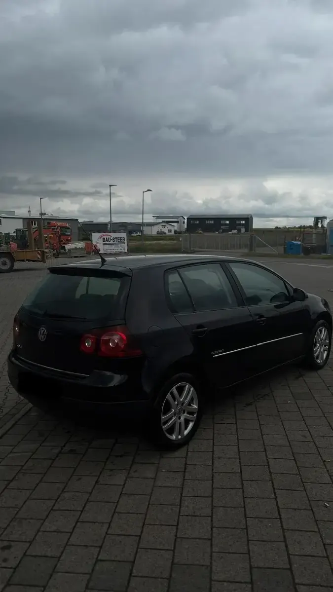 Gebraucht VW Golf V 75 PS (55 kW) 2008 Schwarz Kleinwagen
