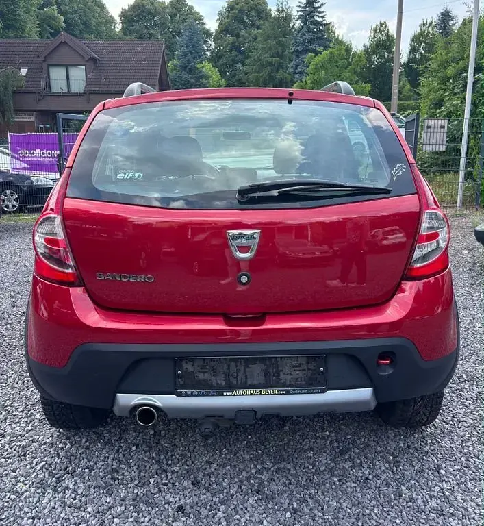 Gebraucht Dacia Sandero Stepway 84 PS (61 kW) 2011 Rot Limousine