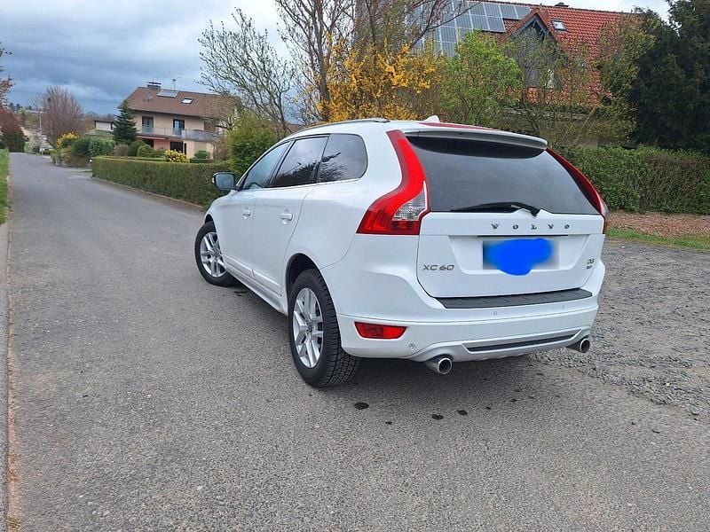 Gebraucht Volvo XC60 R-Design 215 PS (158 kW) 2013 Weiß SUV