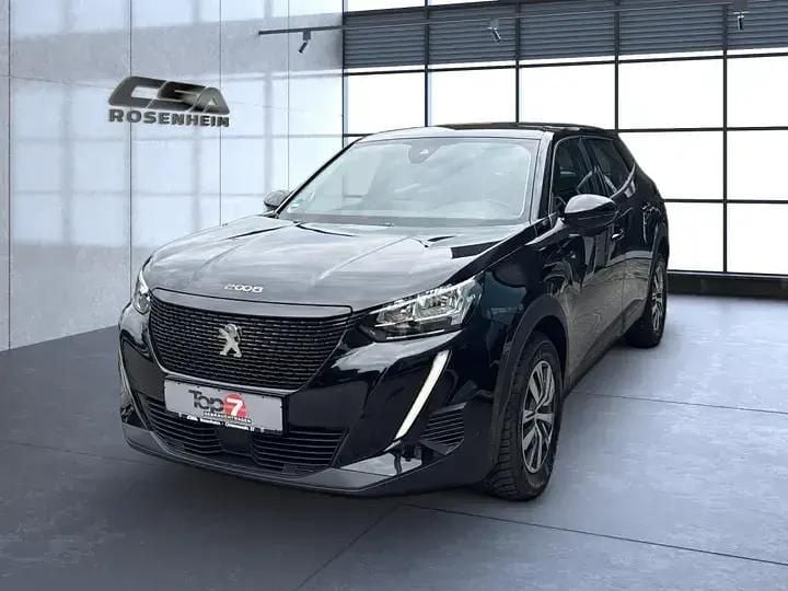 Weiß Gebraucht 2022 Peugeot 2008 Active SUV | 18.450 € (Guter Preis) - Bild 1/4