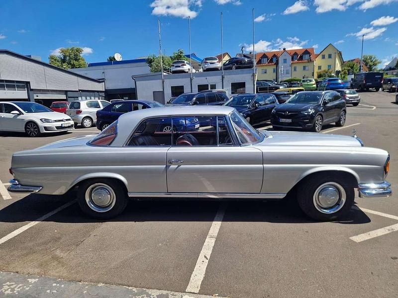 Gebraucht Mercedes 250 150 PS (110 kW) 1966 Silber Coupé