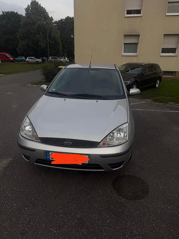 Usata Ford Focus 101 CV (74 kW) 2004 Argento Utilitaria
