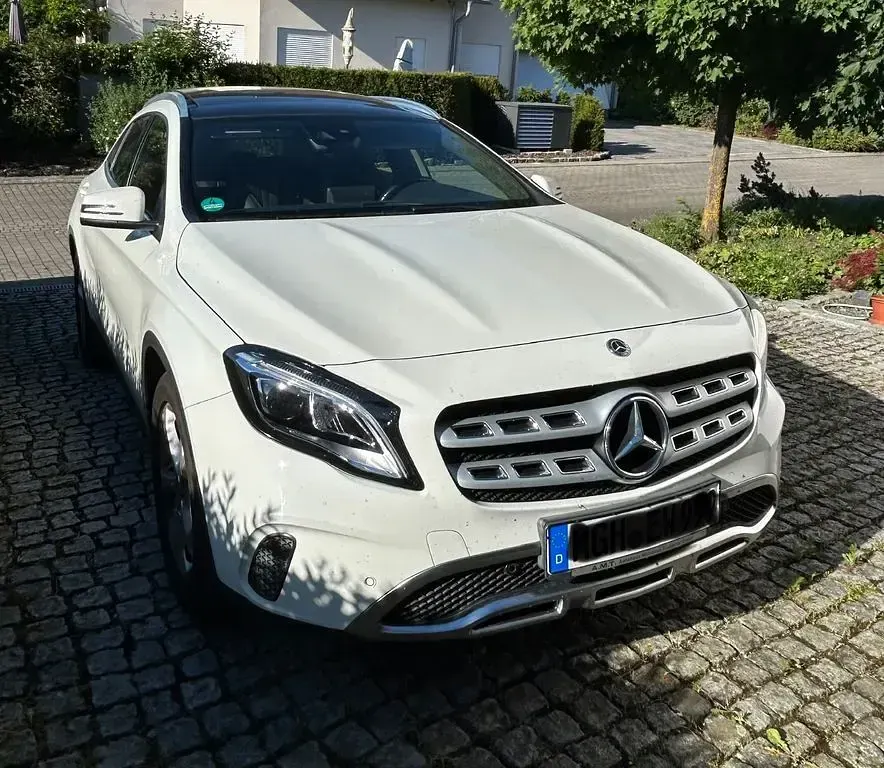 Gebraucht Mercedes GLA180 122 PS (89 kW) 2017 Weiß SUV