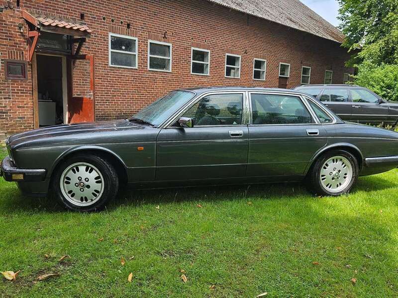 Grau Gebraucht 1994 Jaguar XJ40 Limousine | 4.500 € - Bild 1/4