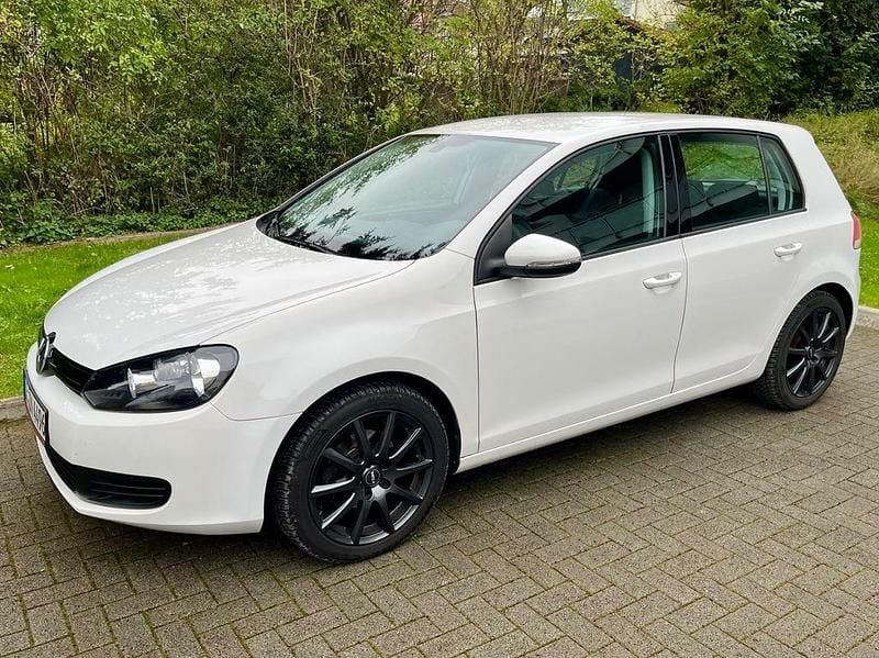 Weiß Gebraucht 2010 VW Golf VI Limousine | 4.000 € (Superpreis) - Bild 1/4