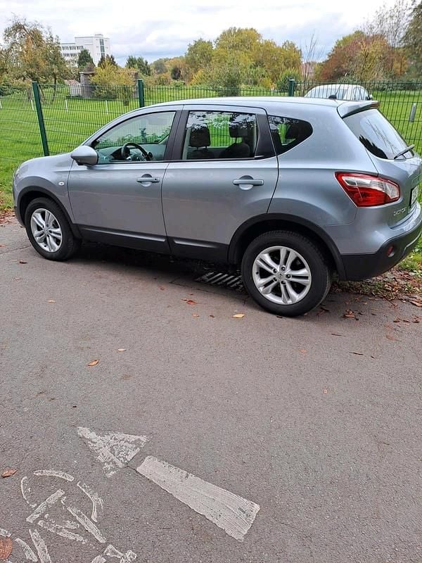 Silber Gebraucht 2011 Nissan Qashqai SUV | 6.000 € (Guter Preis) - Bild 1/4